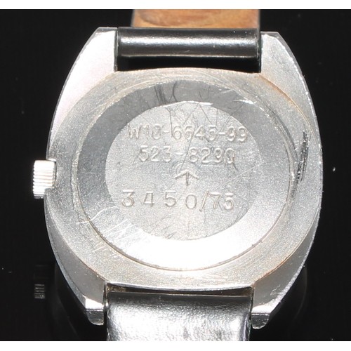 91 - Hamilton - a Military issue stainless steel gentleman's wristwatch, circa 1975, the signed circular ... 