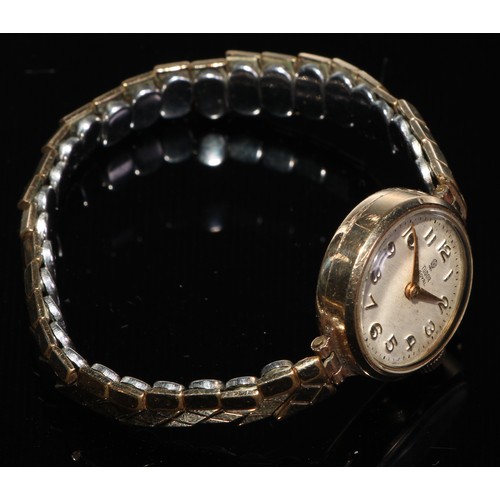 62 - A 9ct gold cased Tudor Royal bracelet watch, textured dial, Arabic numerals, manual wind seventeen j... 