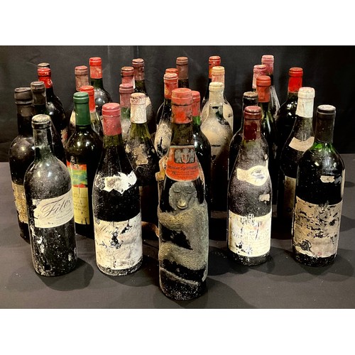 884 - Wines and Spirits - thirty one miscellaneous bottles, red or white wine, 750cl, many lacking or unre... 