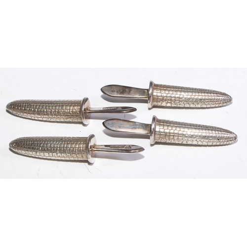 297 - A set of four silver novelty corn-on-the-cob holders, Birmingham 1969, 122.8g, boxed