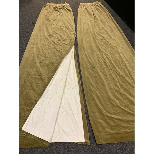 280 - Large pair of green velvet curtains 270cm length x 165cm width