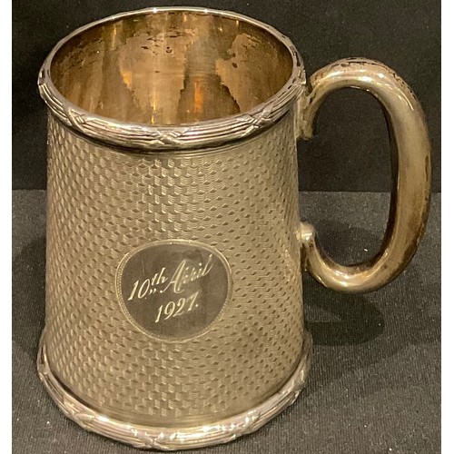 255 - A silver Christening cup, Walker & Hall, Sheffield 1926, 149.5g