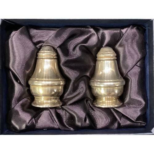 389 - A pair of  Elizabeth II silver condiments, Birmingham 2001, boxed