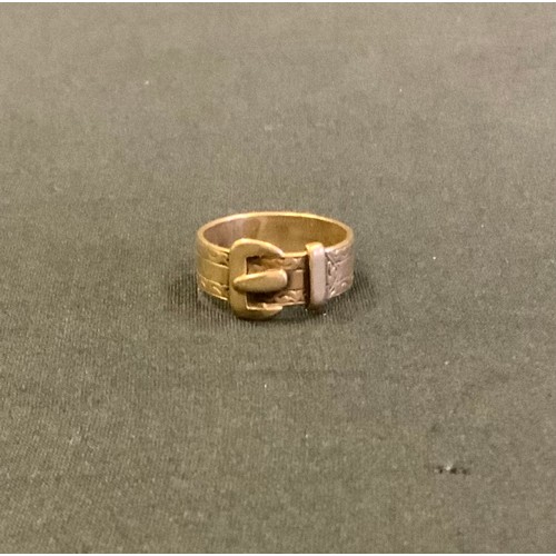 340 - A 9ct gold buckle ring, size S, 5.4g