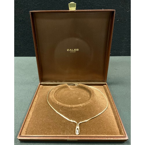 358 - A 9ct gold diamond pendant necklace, shaped centre set with three round brilliant cut diamonds, stam... 