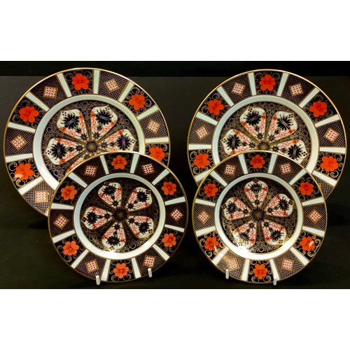 11 - A pair of Royal Crown Derby 1128 patter dessert plates, second quality; another pair of side plates ... 