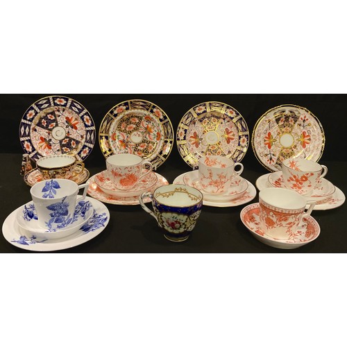 21 - A Royal Crown Derby Imari palette 5683 pattern teacup, saucer and tea plate, early 20th century; oth... 