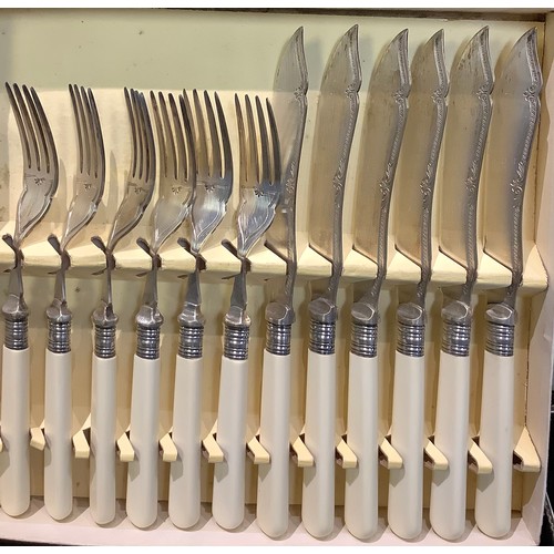 98 - E.P.N.S. Kings pattern flatware - comprisng eight soup spoons, dinner forks, dinner knives, dessert ... 