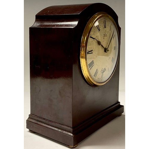 172 - A Smith's bakelite electric calendar mantel clock, 16.5cm high