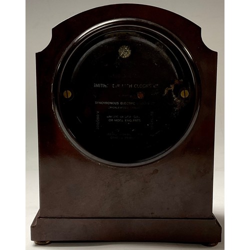 172 - A Smith's bakelite electric calendar mantel clock, 16.5cm high