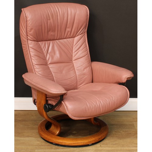 114 - An Ekornes Stressless recliner chair, 101cm high, 79.5cm wide, the seat 52cm wide and 44cm deep; sto... 