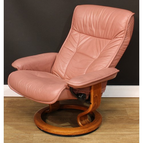 114 - An Ekornes Stressless recliner chair, 101cm high, 79.5cm wide, the seat 52cm wide and 44cm deep; sto... 