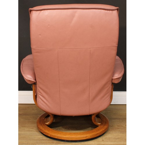 114 - An Ekornes Stressless recliner chair, 101cm high, 79.5cm wide, the seat 52cm wide and 44cm deep; sto... 