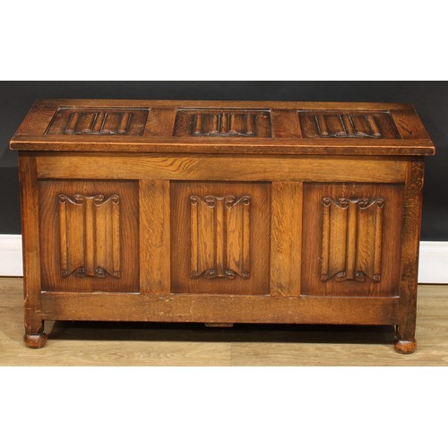 578 - An oak blanket chest, applied with linenfolds, 54cm high, 100.5cm wide, 43.5cm deep