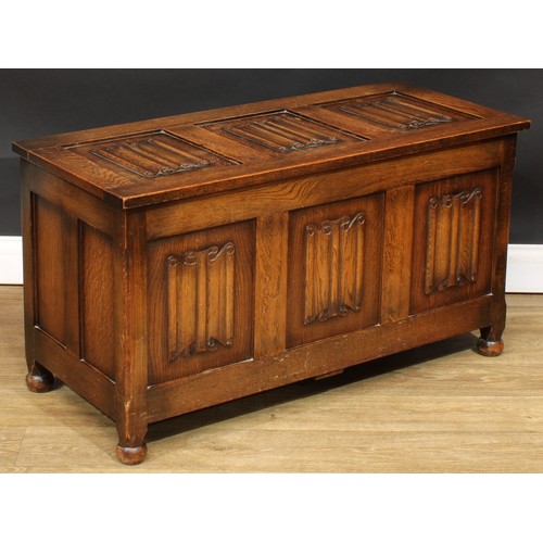 578 - An oak blanket chest, applied with linenfolds, 54cm high, 100.5cm wide, 43.5cm deep