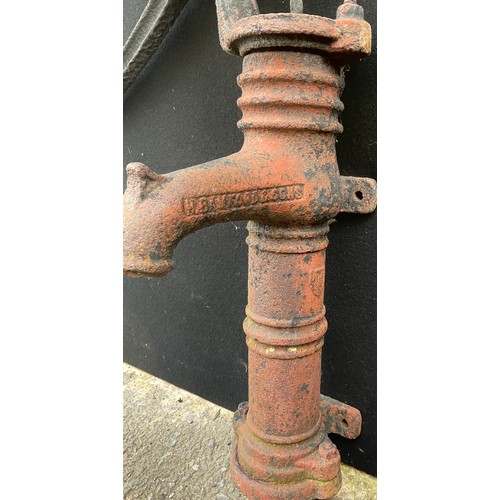 3005 - A cast iron garden water pump, 76cm high


**Please note that some of the lots in this auction are h... 