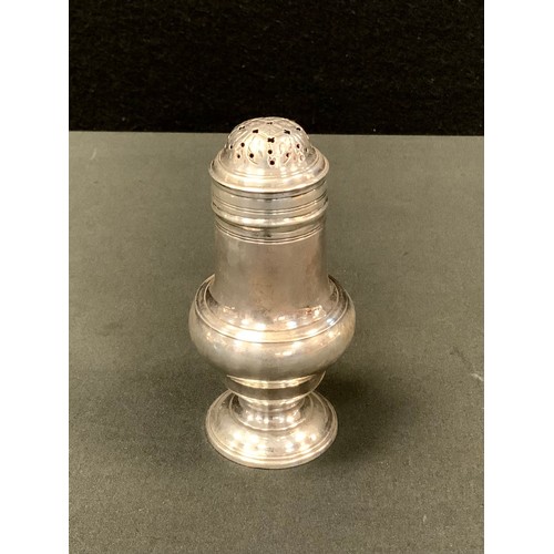 100 - A George III silver pepper pot, pierced bun cover, ogee base, 10.5cm high, John Delmester, London 17... 