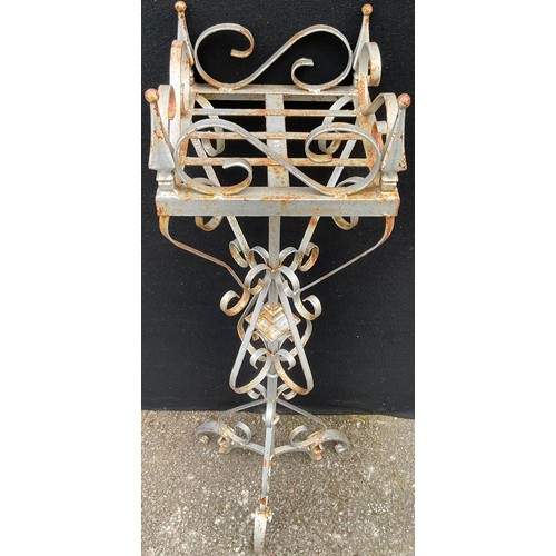 3055 - An early 20th century cast iron scrollwork garden stand, square top, triform base, 113cm high,c.1900... 