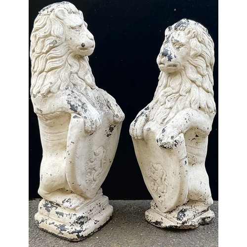 3022 - A pair of reconstituted heraldic garden lions rampant, each supporting a shield, 82cm high


**Pleas... 