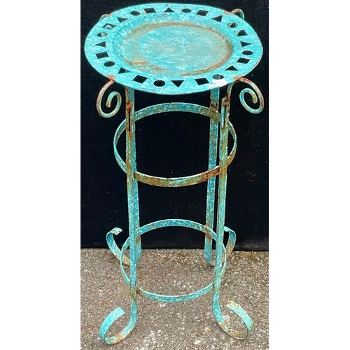 3056 - An early 20th century jardiniere stand, pierced circular top, scroll wirework stand, painted blue, 6... 