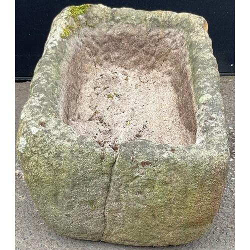 3133 - A Derbyshire gritstone rounded rectangular trough length 54cm width 37cm  height 31cm



**Please no... 