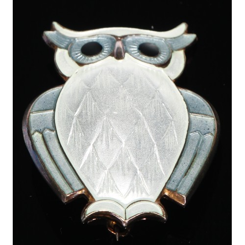 443 - David Andersen - a Norwegian silver and enamel brooch, as a wide eyed snowy owl, in shades of white ... 