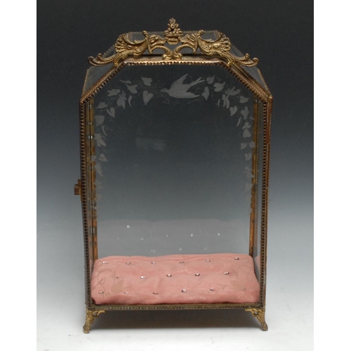 1274 - A French gilt metal table top display vitrine, the canted rectangular door etched with a bird and le... 