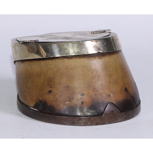 1293 - A Victorian E.P.N.S mounted horse hoof twin-compartment table snuff box, the hinged covers outlined ... 