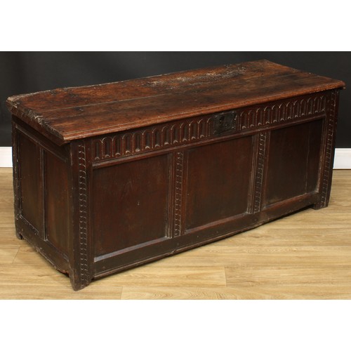 1403 - A 17th/early 18th century oak blanket chest, possibly Salisbury, hinged top above a nulled frieze, t... 