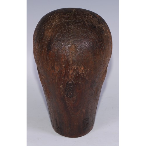 1392 - A 19th century elm hat block, inscribed in steel pinwork pique 5 L G, 20.5cm high