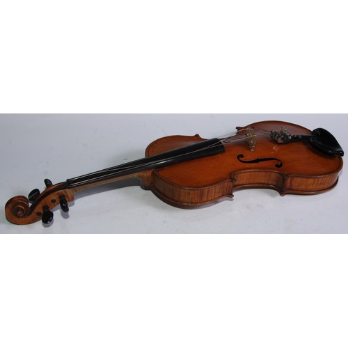 1374 - An early 20th century Scottish violin, by A McCallum, Glasgow, the two-piece back 36.5cm long exclud... 