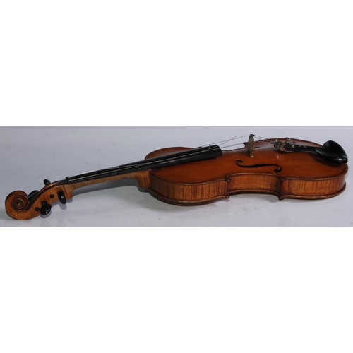 1374 - An early 20th century Scottish violin, by A McCallum, Glasgow, the two-piece back 36.5cm long exclud... 