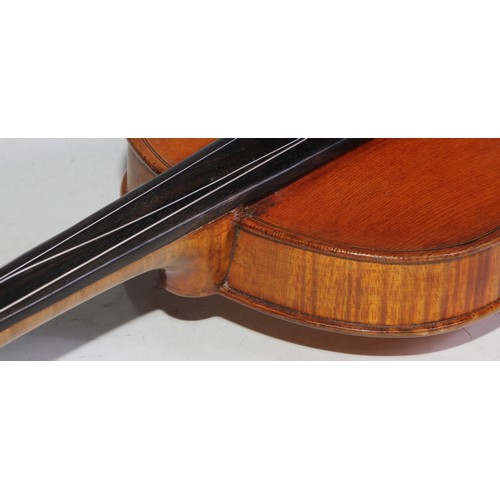 1374 - An early 20th century Scottish violin, by A McCallum, Glasgow, the two-piece back 36.5cm long exclud... 