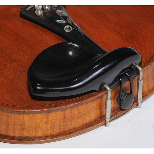 1374 - An early 20th century Scottish violin, by A McCallum, Glasgow, the two-piece back 36.5cm long exclud... 