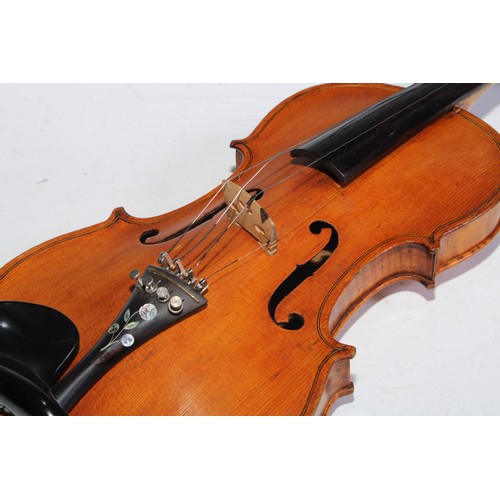 1374 - An early 20th century Scottish violin, by A McCallum, Glasgow, the two-piece back 36.5cm long exclud... 