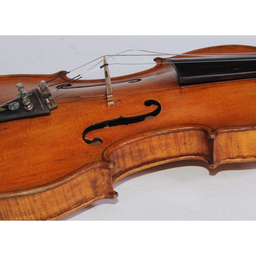 1374 - An early 20th century Scottish violin, by A McCallum, Glasgow, the two-piece back 36.5cm long exclud... 