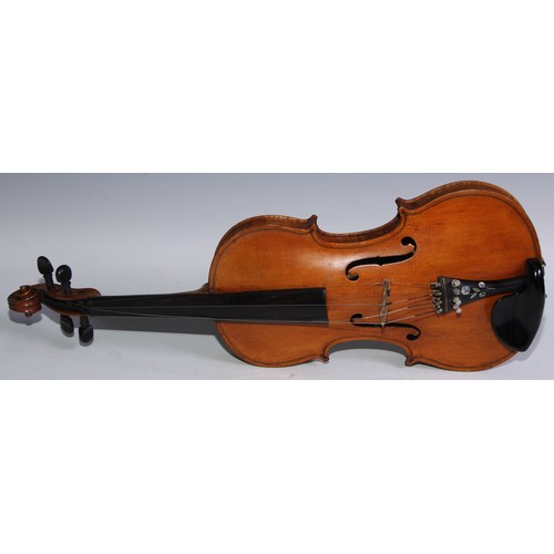 1374 - An early 20th century Scottish violin, by A McCallum, Glasgow, the two-piece back 36.5cm long exclud... 