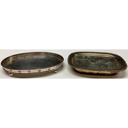 58 - A George III Old Sheffield Plate oval snuffer tray or waiterm deep gallery, ball feet, crested, 18cm... 