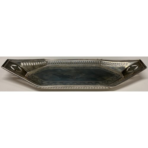 124 - A George III Neo-Classical Irish silver canted rectyangular snuffer tray, pierced border, bright-cut... 