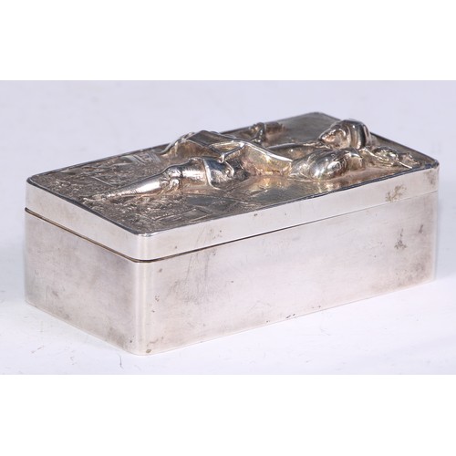 83 - A 19th century silver coloured metal rounded rectangular pedlar snuff box, the cover chased with a a... 