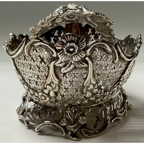 110 - A Dutch silver shaped oval basket, pierced border applied with flowers and swags, 20cm over handles,... 