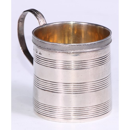 139 - A George III silver cylindrical child's mug, applied engine turned rim above three reeded bands, con... 