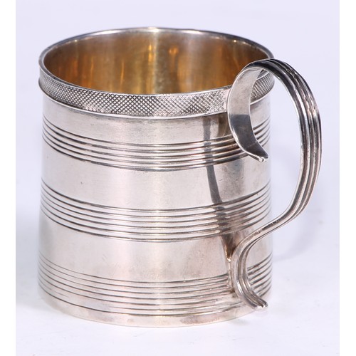 139 - A George III silver cylindrical child's mug, applied engine turned rim above three reeded bands, con... 