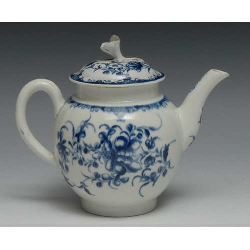 664 - A Worcester Mansfield pattern globular teapot and cover, painted in underglaze blue with flowerhead ... 