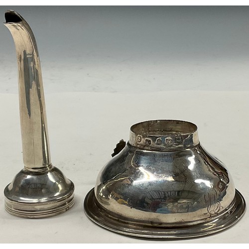 154 - A George III silver wine funnel, reeded border, 13cm long, London 1787, 74g