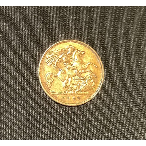 320 - A George V half sovereign, 1907, 4g