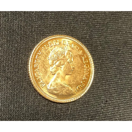 322 - An Elizabeth II gold half sovereign, 1982, 4.1g