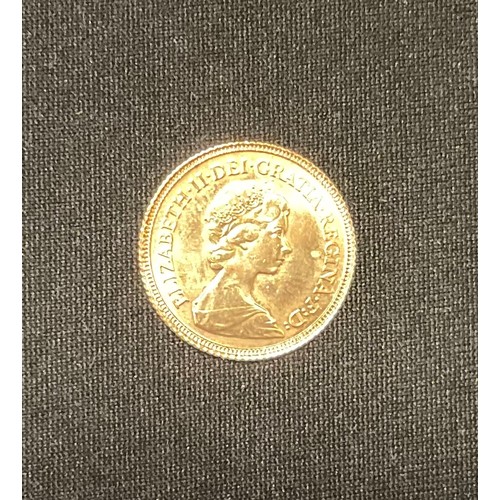 326 - An Elizabeth II gold half sovereign, 1982, 4.1g