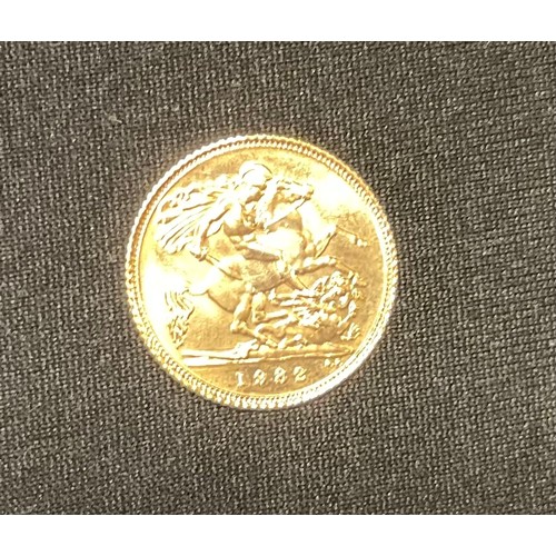 326 - An Elizabeth II gold half sovereign, 1982, 4.1g