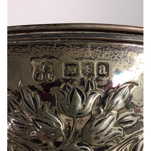 101 - A Victorian silver pedestal bowl, 17cm diameter, London 1896, 354g